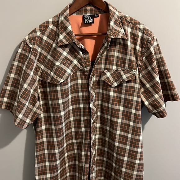 VOLCOM SHORT SLEEVED BUTTON UP SHIRT (XL) - Picture 2 of 16